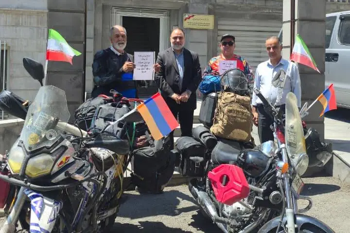 کاروان پیام «صلح» به ایروان رسیدند* کاروان پیام «صلح» به ایروان رسیدند*